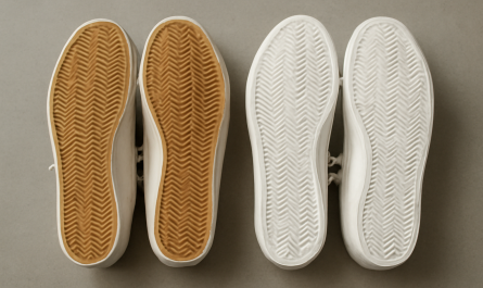 deux paires de sneakers avec semelle visible comparées côte à côte