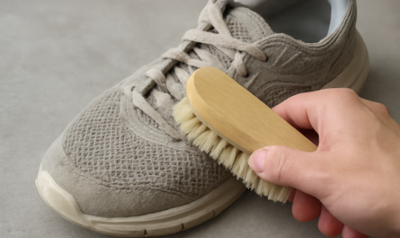 nettoyage de sneakers mesh avec brosse souple